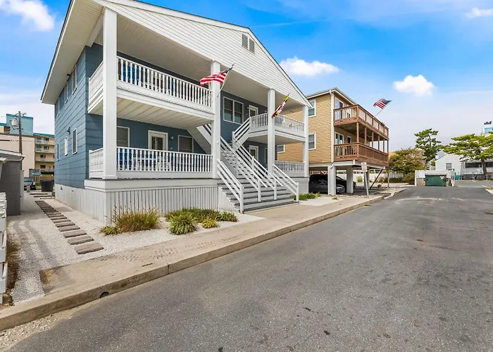 The Barracuda 4 Steps To The Apartment *